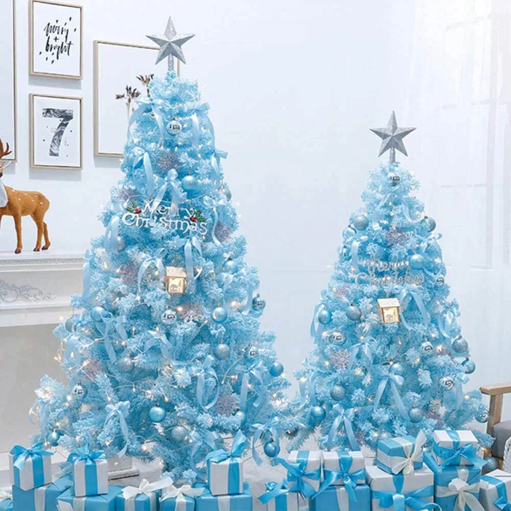Beleuchteter blauer Weihnachtsbaum