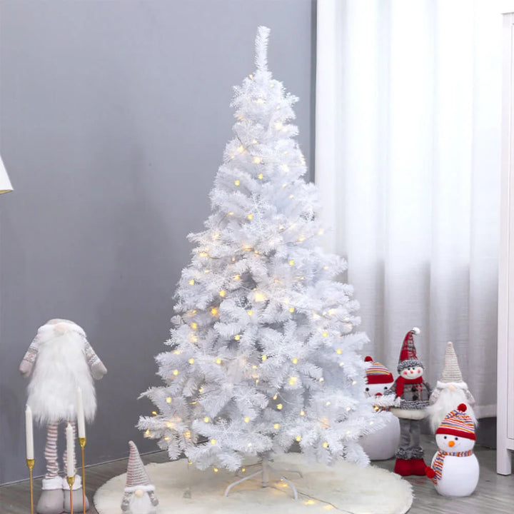 Beleuchteter weißer Weihnachtsbaum
