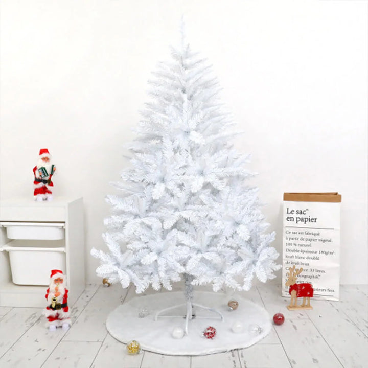 Beleuchteter weißer Weihnachtsbaum